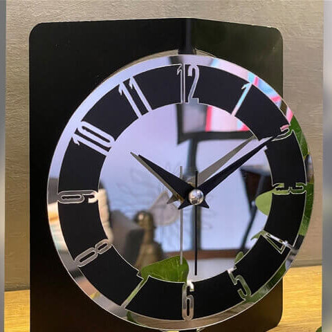 METAL TABLE CLOCK