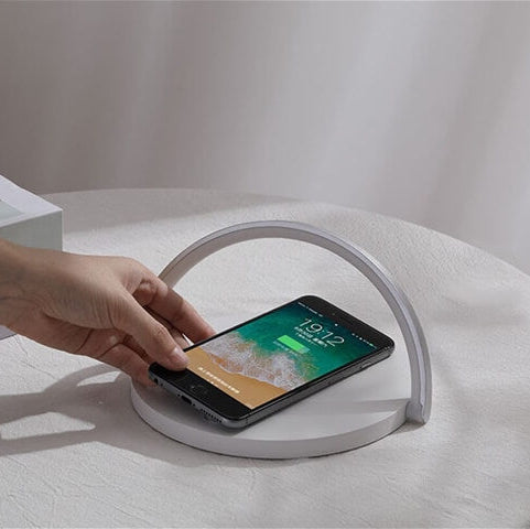 LIGHT WITH WIRELESS CHARGER